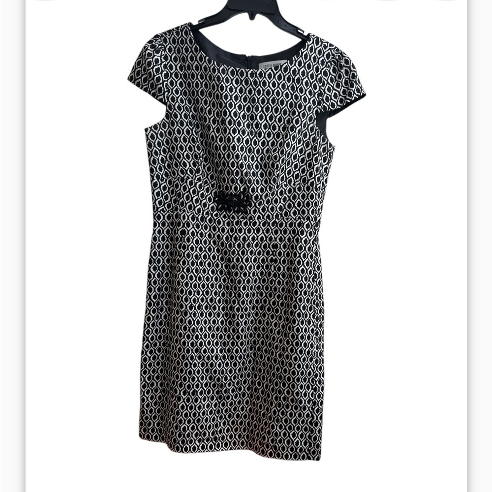 Skirting Around Women’s 100% Silk black white dress size 8